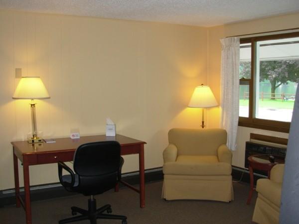 Red Carpet Inn On The Lake - Oneonta Oda fotoğraf
