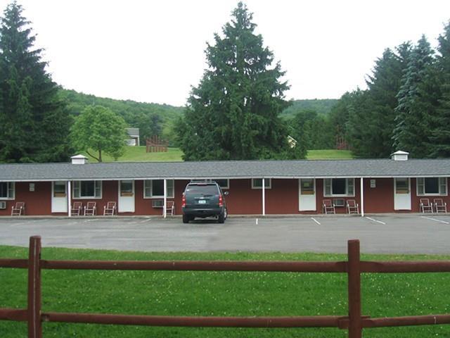 Red Carpet Inn On The Lake - Oneonta Dış mekan fotoğraf