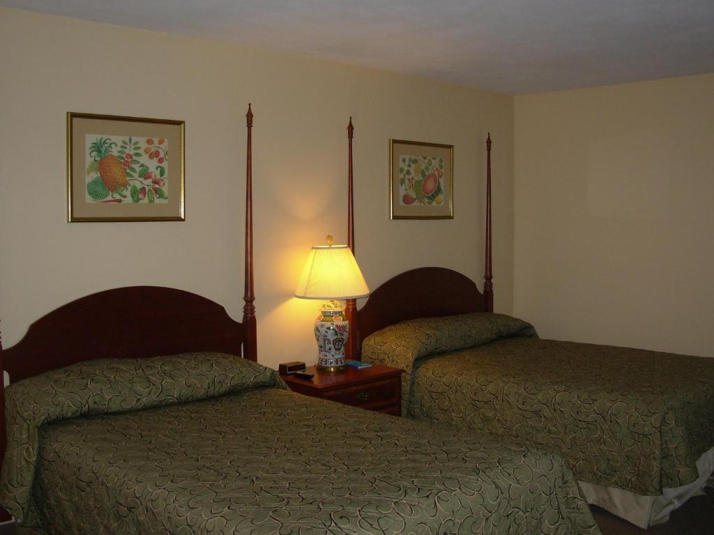 Red Carpet Inn On The Lake - Oneonta Oda fotoğraf