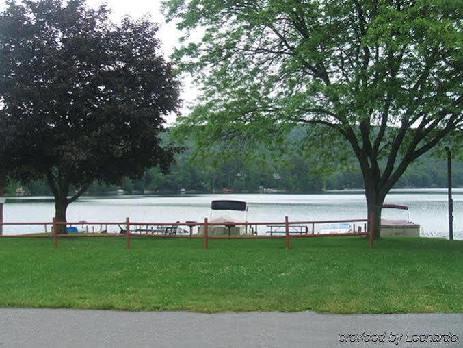 Red Carpet Inn On The Lake - Oneonta Dış mekan fotoğraf